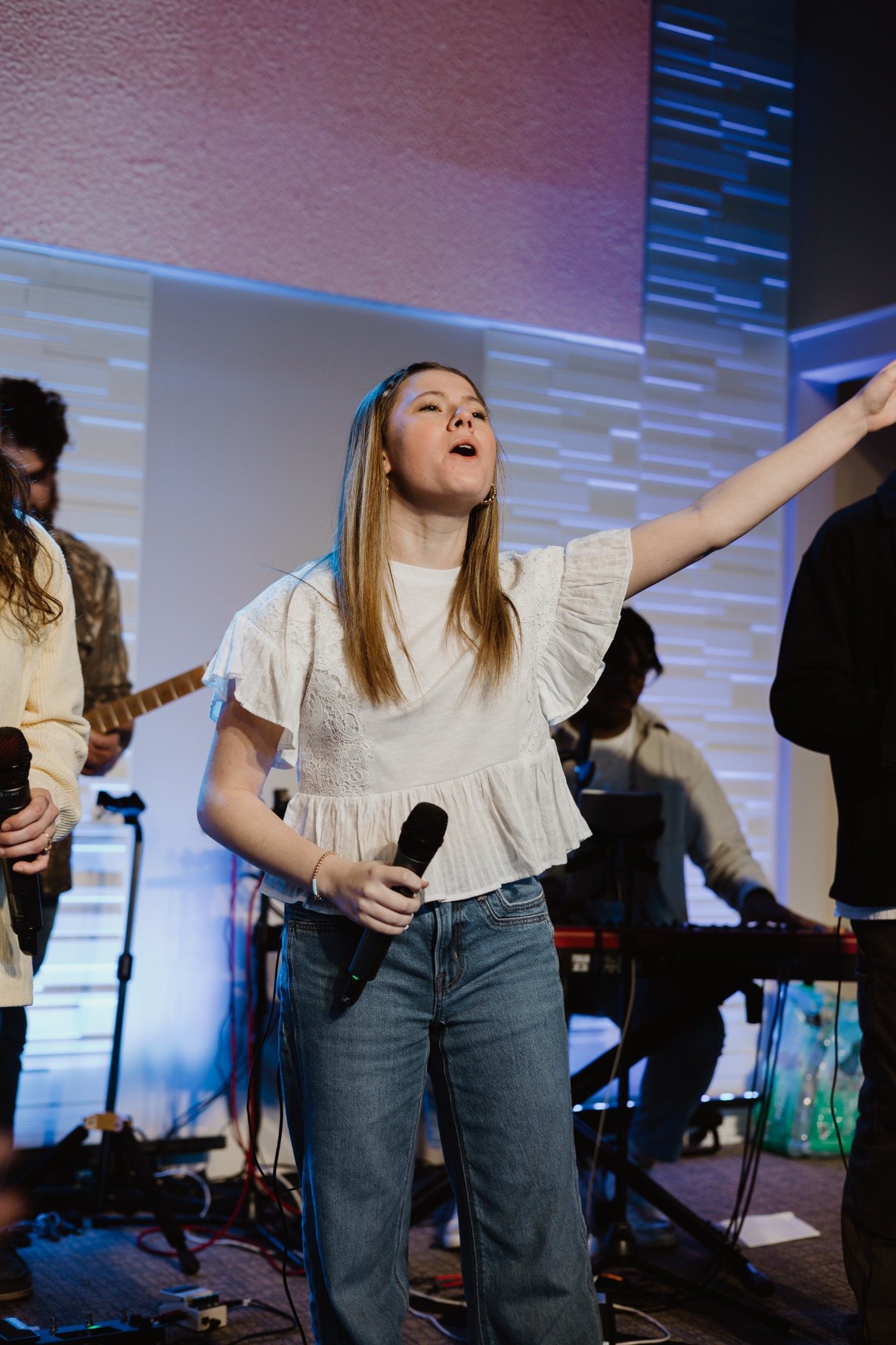 Freewater Worship vocalist with hand raised